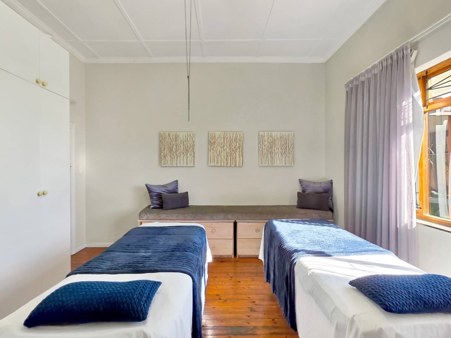 6 Bedroom Property for Sale in Green Point Western Cape